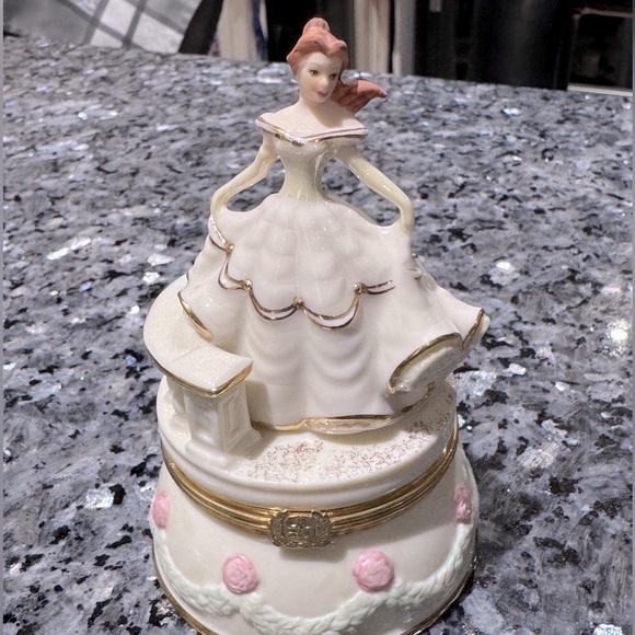 🌹✨ Vintage Disney Lenox Belle Porcelain Treasure Box – A True Enchanted Item 🌹 - Picture 8 of 16